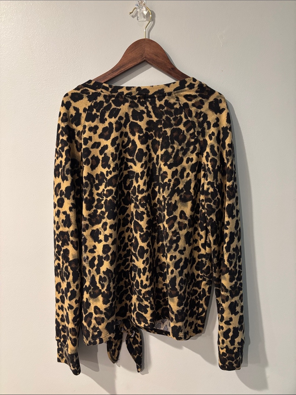 nine britton Leopard Print Long Sleeve Tie-Hem Top - Black & Tan - Picture 2 of 3